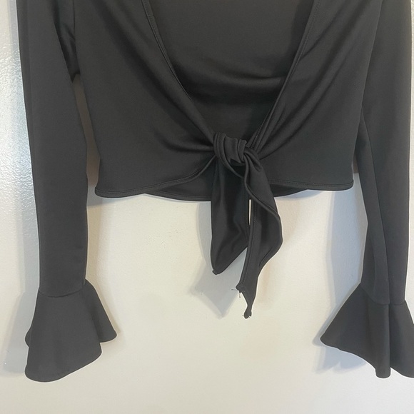 𝅺ASOS- I Saw it First Cropped Black Top - Picture 6 of 7